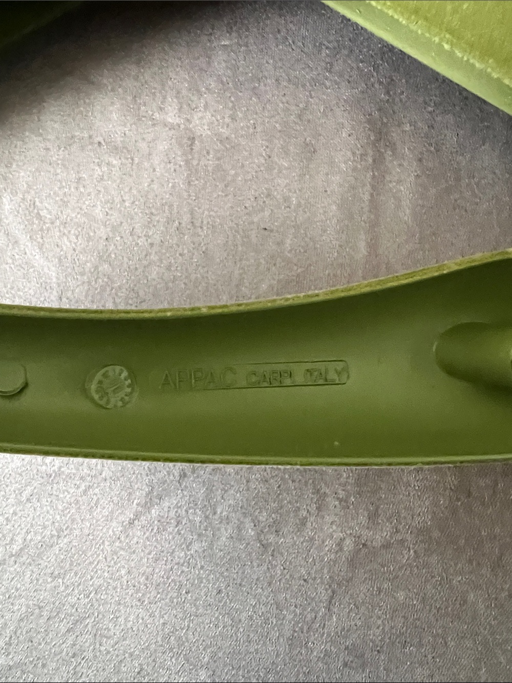 Gucci Velvet Hangers in Lime Green and Black (Set) - Picture 6 of 6